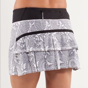 Lululemon Pacesetter Skirt, size 6